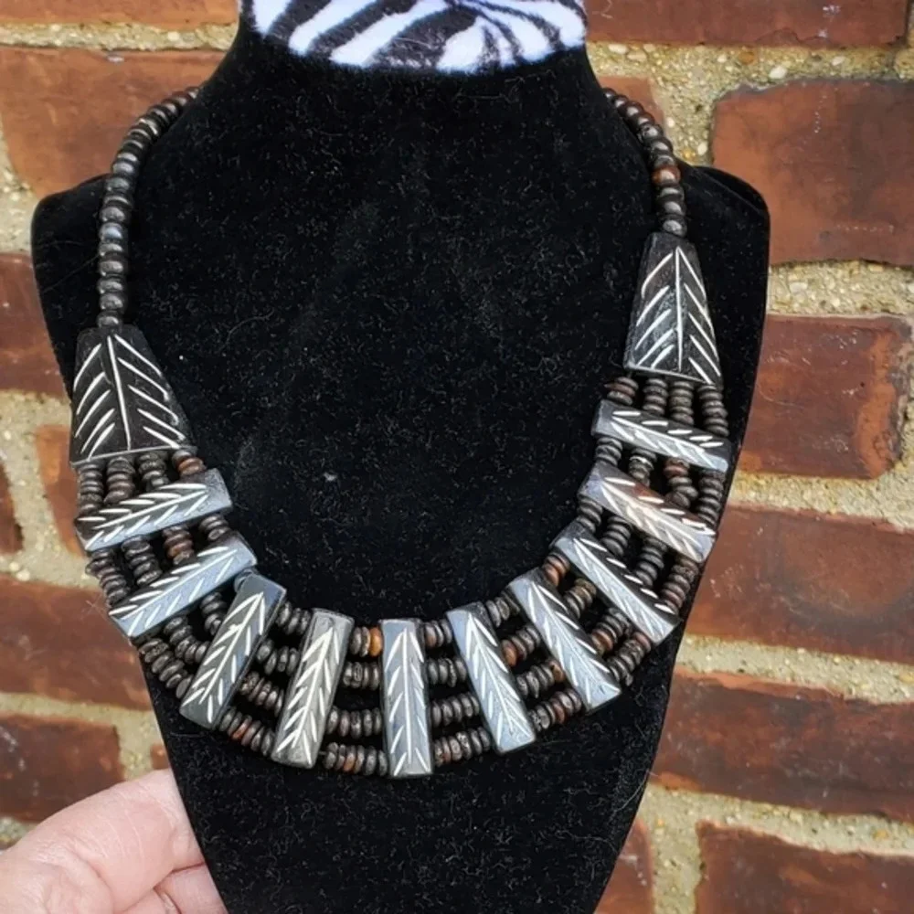Vintage boho wood etched necklace‎